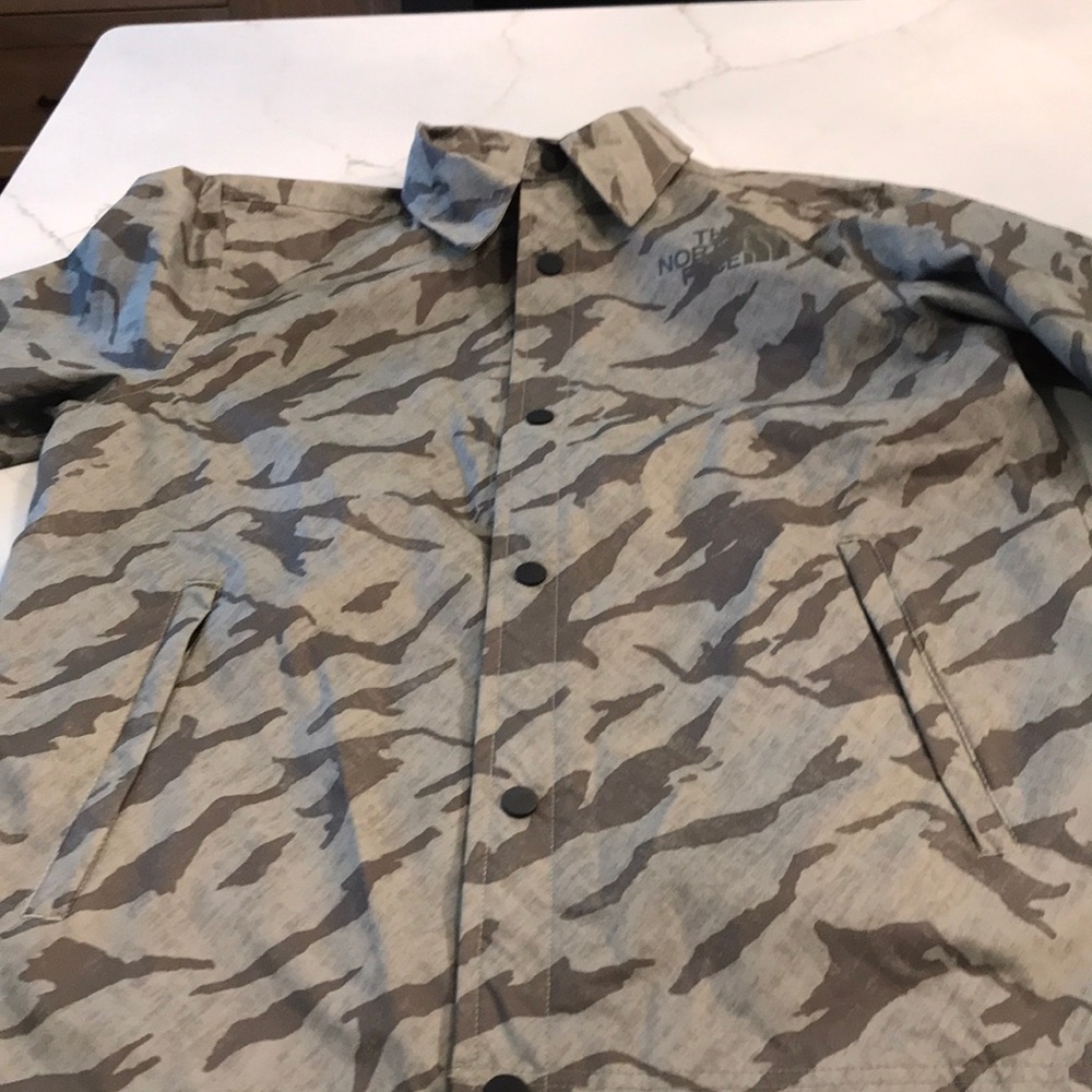 Men’s Northface thin coat size small wore once